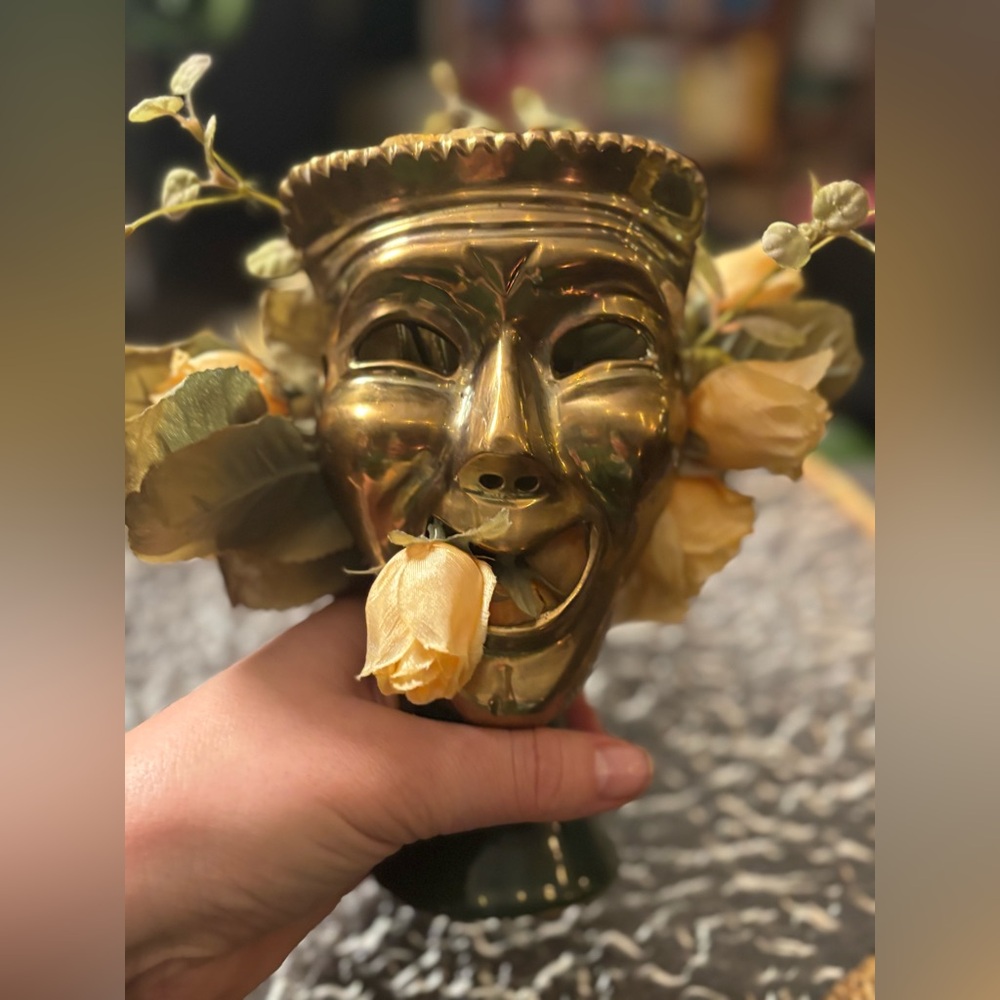 Antique-Style Brass Mask Sculpture Botanical Wall Art 4 Vines, Florals & Altars - Picture 4 of 14